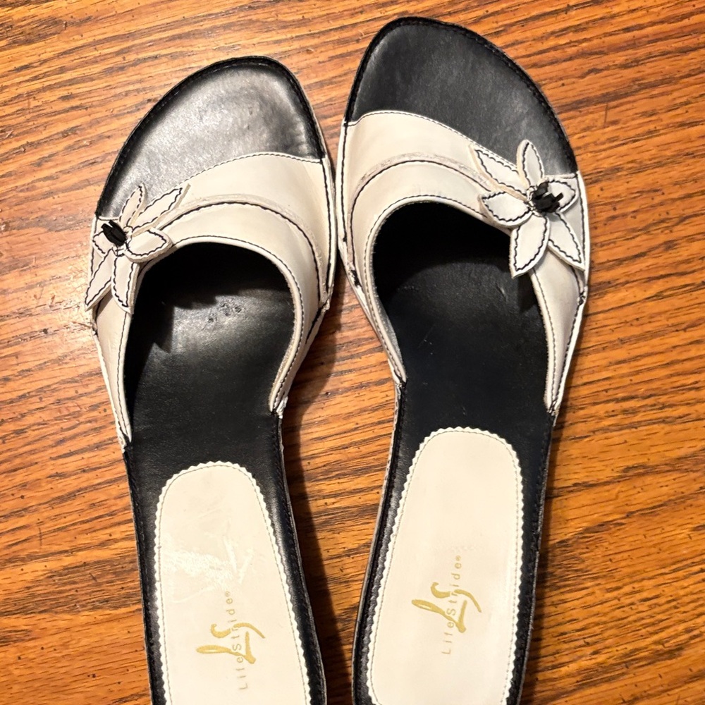Life Stride Black and white Women's Sandals